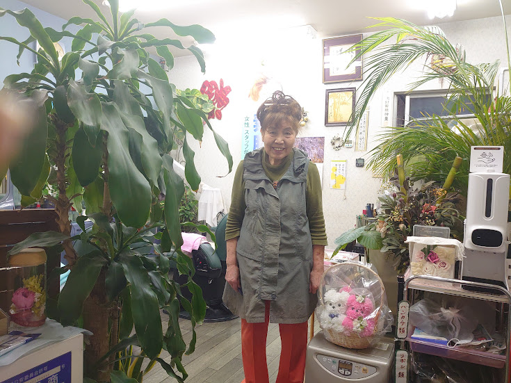 必死の床屋のおばさんです。毎月　余裕をもって仕事を続けたい。の画像