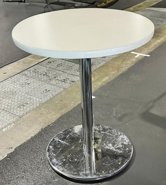 【備品】テーブル丸（土曜のみ出展）の画像