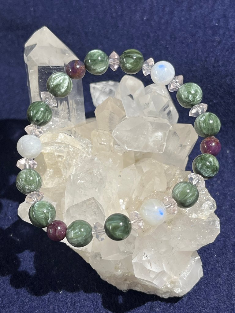 心の平穏をもたらしストレスを緩和するパワーストーンブレスレットの画像