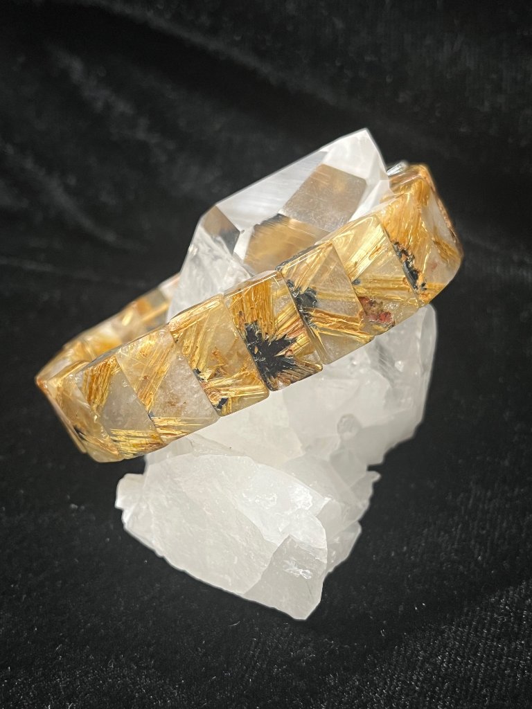 ルチルクォーツバングルの画像