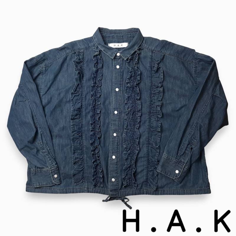 H.A.K 「ライトオンスデニム フリルブラウス」 Fの画像