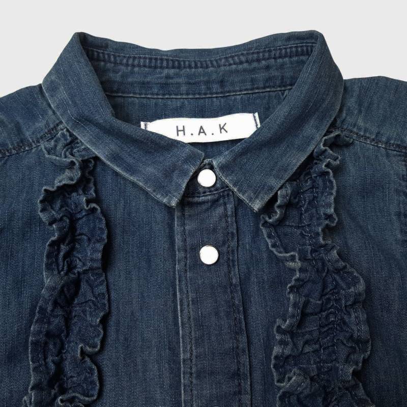 H.A.K 「ライトオンスデニム フリルブラウス」 Fの画像