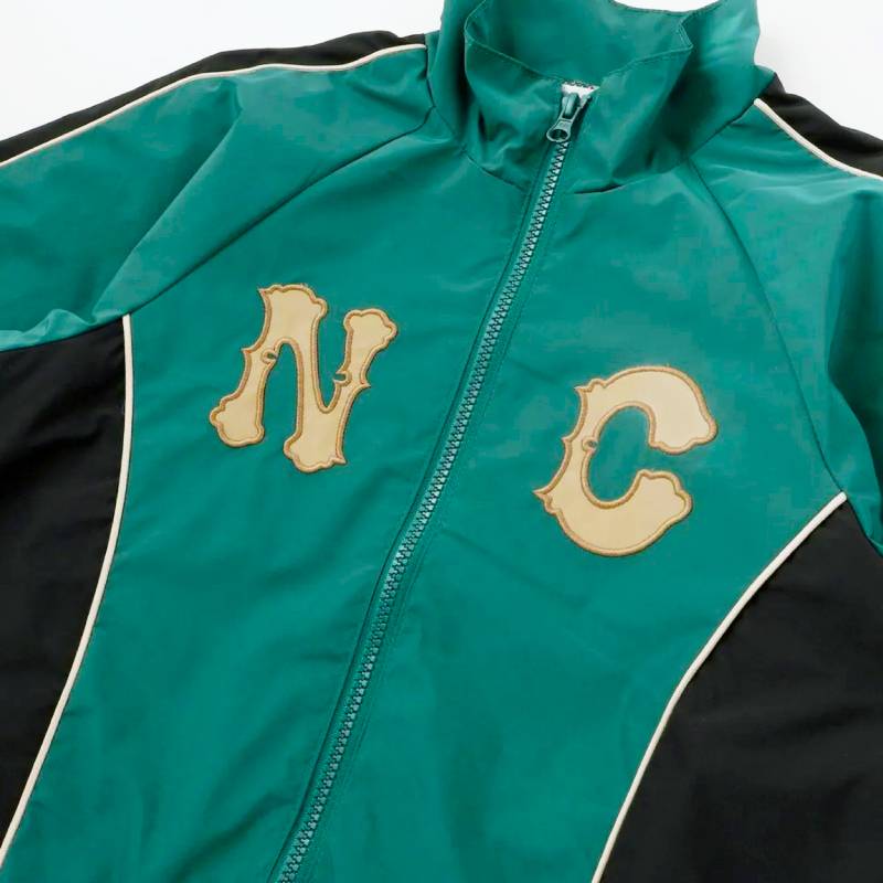 nexchic「バック刺繍タフタウインドブレーカー」(130-150cm) の画像