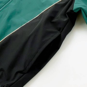 nexchic「バック刺繍タフタウインドブレーカー」(130-150cm) の画像