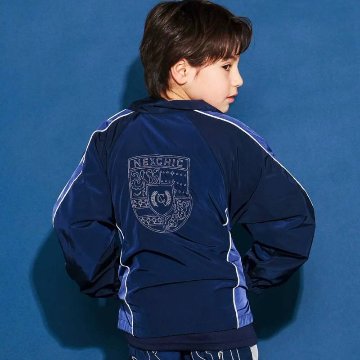 nexchic「バック刺繍タフタウインドブレーカー」(130-150cm) の画像