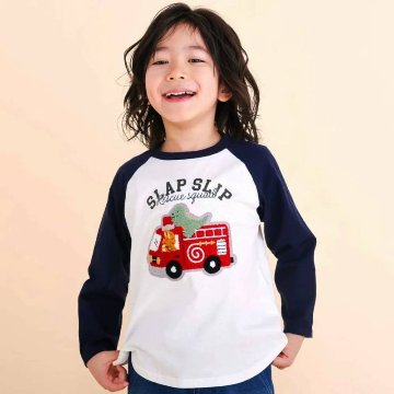 SLAPSLIP 消防自動車サガラワッペン付きラグラン長袖Tシャツ(80-130cm)　【メール便送料198円対応】の画像