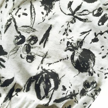 maarook「モノトーンフラワープリント ロンパース」(70-80cm)  の画像