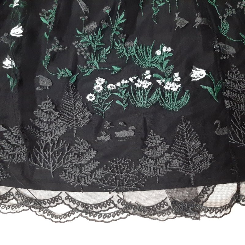 SUPER HAKKA「花舞う森辺刺繍チュールレース×コットンタイプライターギャザースカート」 Fの画像