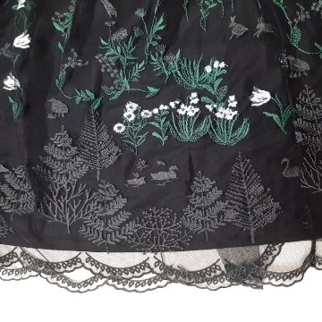 SUPER HAKKA「花舞う森辺刺繍チュールレース×コットンタイプライターギャザースカート」 Fの画像