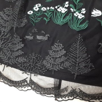 SUPER HAKKA「花舞う森辺刺繍チュールレース×コットンタイプライターギャザースカート」 Fの画像
