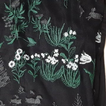 SUPER HAKKA「花舞う森辺刺繍チュールレース×天竺×コットンタイプライターブラウス」 Fの画像