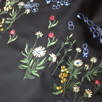 SUPER HAKKA glanta「花舞う森辺刺繍ラウンドリュック」Fの画像