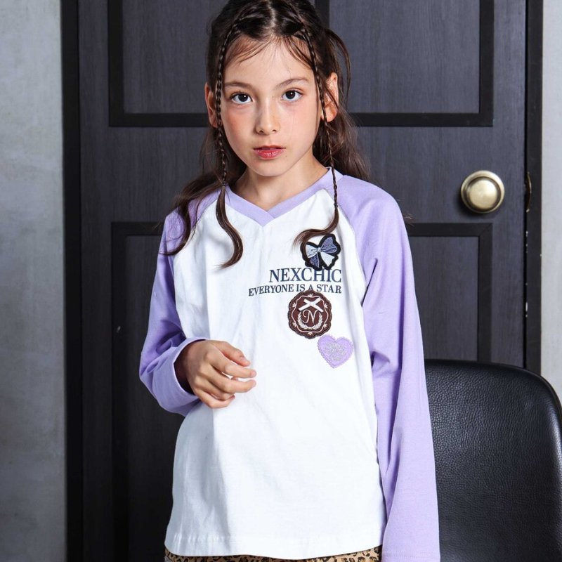 nexchic (ネクシック) 「ロゴワッペン付きラグラン長袖Tシャツ」(110-150cm) の画像
