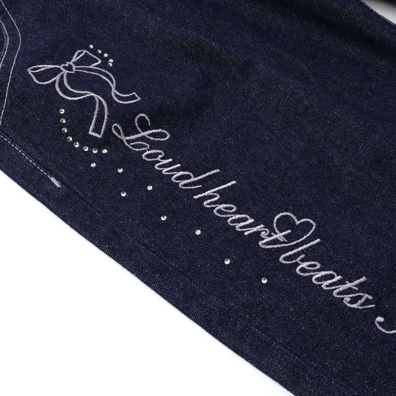 nexchic (ネクシック) 「ラインストーン＆リボンロゴ刺繍デニムストレートパンツ」(130-150cm) の画像
