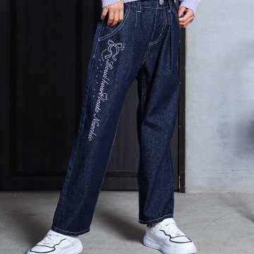 nexchic (ネクシック) 「ラインストーン＆リボンロゴ刺繍デニムストレートパンツ」(130-150cm) の画像