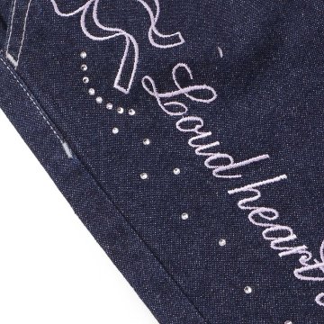 nexchic (ネクシック) 「ラインストーン＆リボンロゴ刺繍デニムストレートパンツ」(130-150cm) の画像
