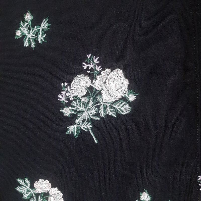 SUPER HAKKA「ホワイトローズ刺繍 裏毛プルオーバー」 Fの画像