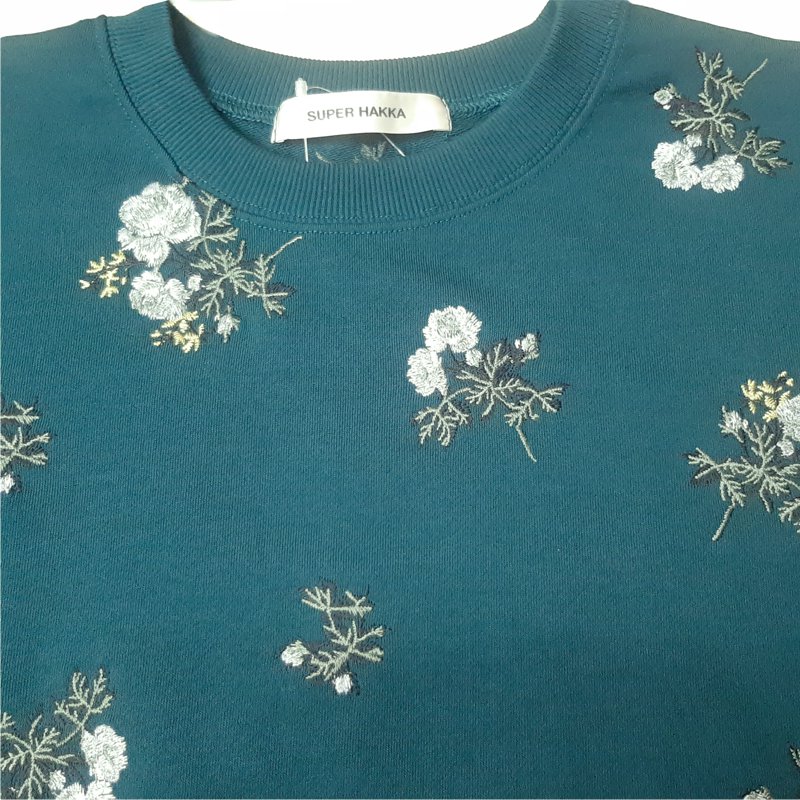 SUPER HAKKA「ホワイトローズ刺繍 裏毛プルオーバー」 Fの画像