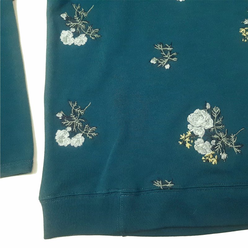 SUPER HAKKA「ホワイトローズ刺繍 裏毛プルオーバー」 Fの画像