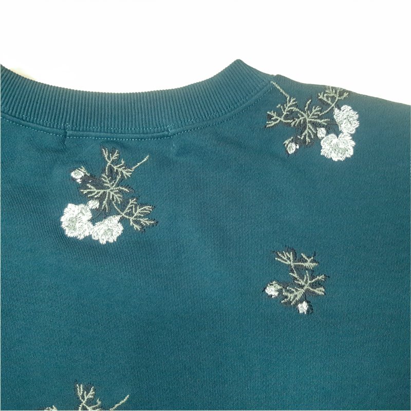 SUPER HAKKA「ホワイトローズ刺繍 裏毛プルオーバー」 Fの画像