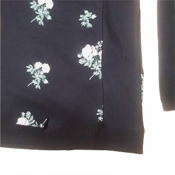 SUPER HAKKA「ホワイトローズ刺繍 裏毛プルオーバー」 Fの画像