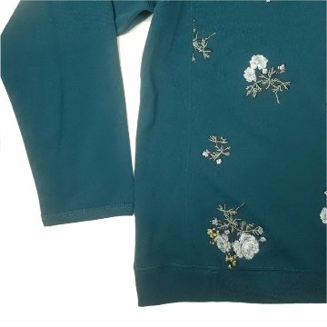 SUPER HAKKA「ホワイトローズ刺繍 裏毛プルオーバー」 Fの画像