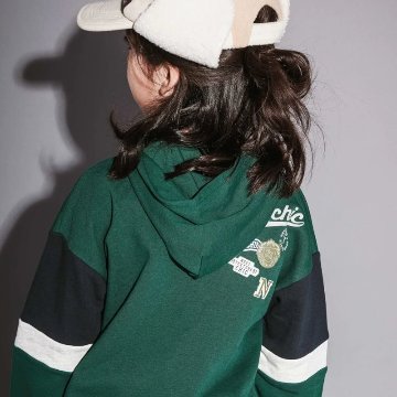 nexchic (ネクシック) 「ナンバーパッチ＆切り替え裏毛パーカー」(130-150cm) の画像