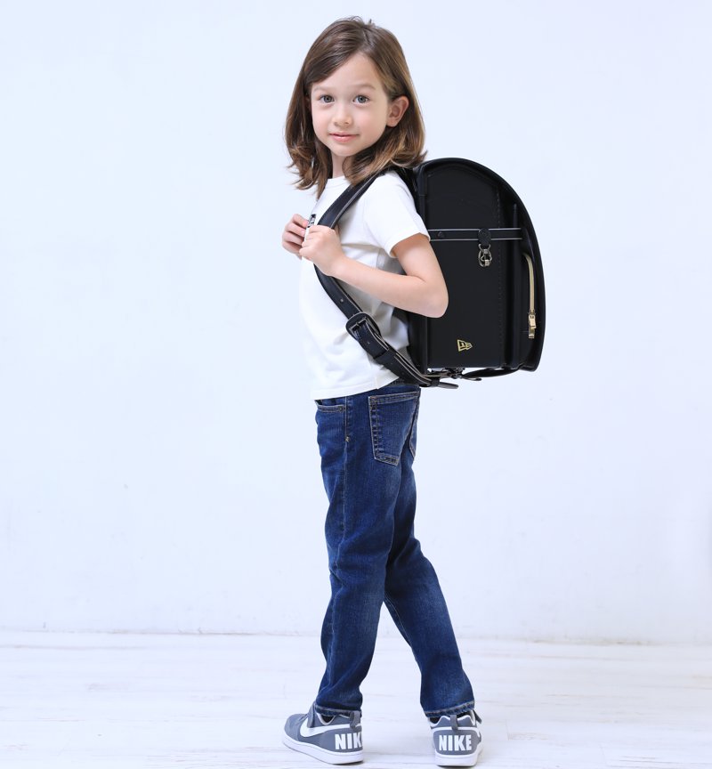 NEW ERA (ニューエラ) 「2027年 ランドセル ブラック×ゴールド」 【当店だけのプレゼント付き】 安心のメーカー6年間保証の画像