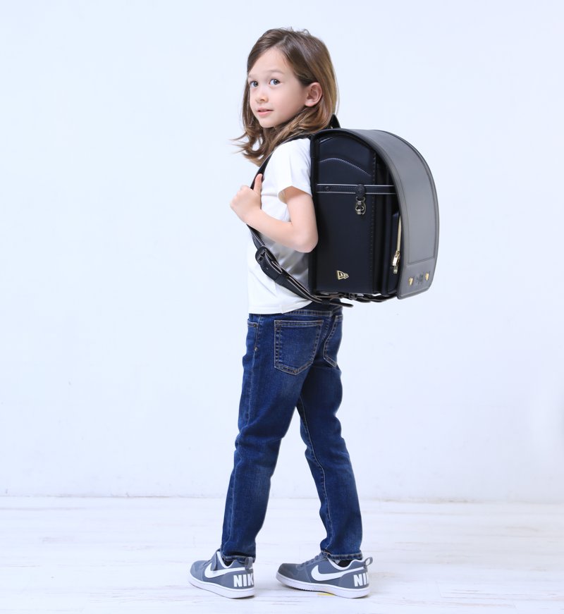 NEW ERA (ニューエラ) 「2027年 ランドセル ブラック×ゴールド」 【当店だけのプレゼント付き】 安心のメーカー6年間保証の画像