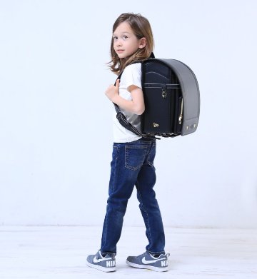 NEW ERA (ニューエラ) 「2027年 ランドセル ブラック×ゴールド」 【当店だけのプレゼント付き】 安心のメーカー6年間保証の画像