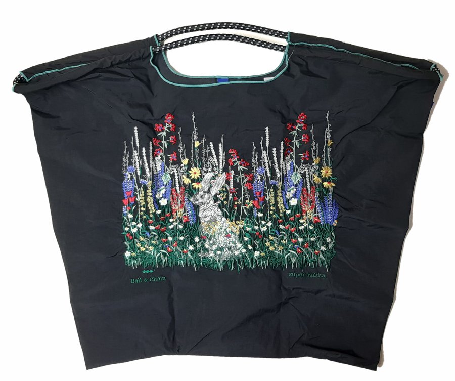 SUPER HAKKA 「〈Ball & Chainコラボ〉うさぎの隠れ家刺繍トートバッグ」(Lサイズ)　【メール便送料無料】の画像