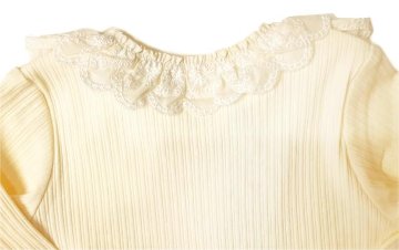 Souris(スーリー)「お花モチーフ付きスカラップフリル衿長袖カットソーブラウス」（80-90cm） メール便送料無料の画像