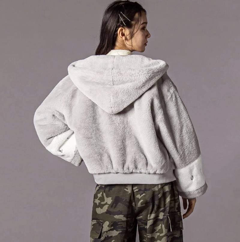 ZIDDY「フード付きショート丈ファーブルゾン」 (140-160cm)　の画像