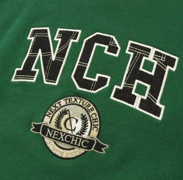 nexchic (ネクシック) 「ロゴ＆エンブレム トレーナー」(110-150cm) の画像