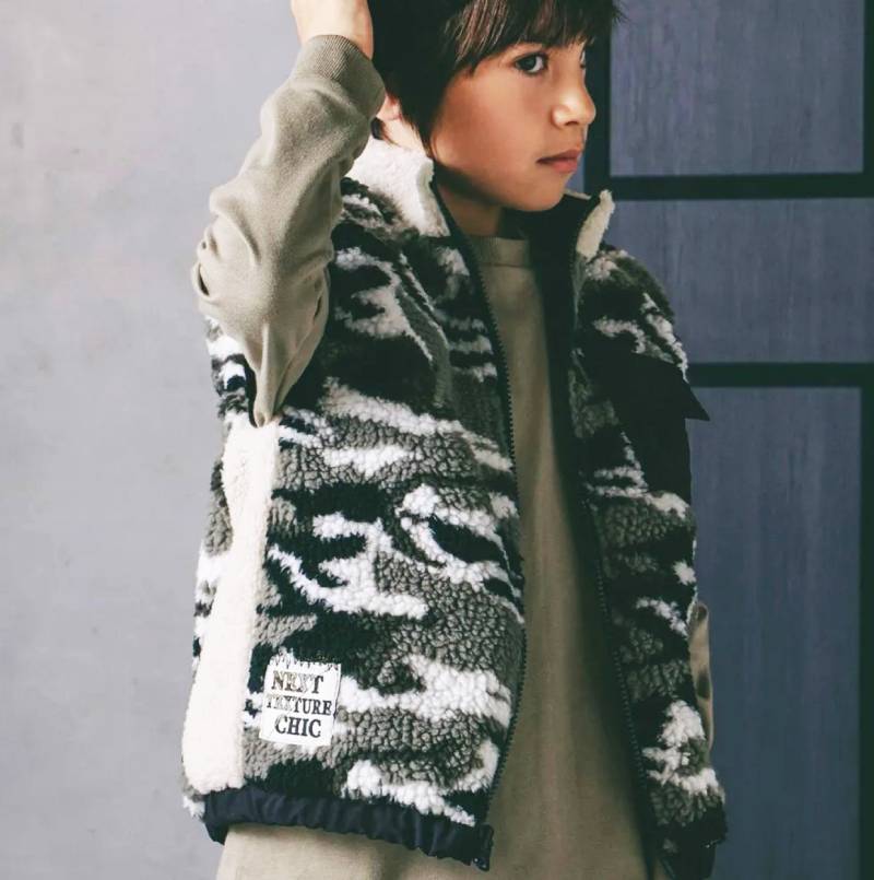 nexchic (ネクシック) 「タフタ×裏迷彩ボア リバーシプル ベスト」(110-150cm) の画像