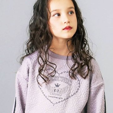 nexchic (ネクシック) 「ハート刺しゅう袖リボンキルトトレーナー」(110-150cm) の画像