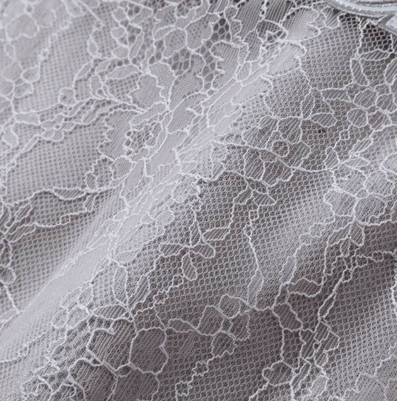 nexchic (ネクシック) 「レースonロゴショート丈トレーナー」(130-150cm) の画像