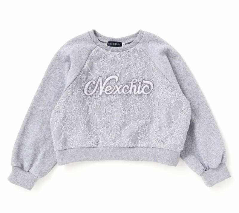 nexchic (ネクシック) 「レースonロゴショート丈トレーナー」(130-150cm) の画像