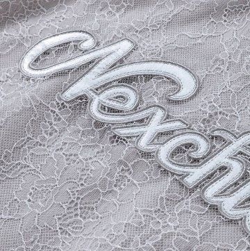 nexchic (ネクシック) 「レースonロゴショート丈トレーナー」(130-150cm) の画像