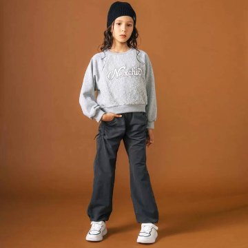 nexchic (ネクシック) 「レースonロゴショート丈トレーナー」(130-150cm) の画像