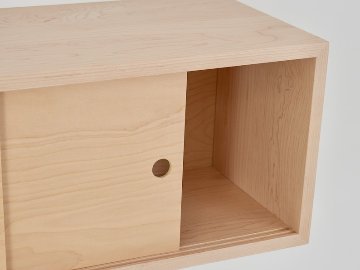 ハードメープル ナチュラル　キッチン　リビング　寝室　シンプルでおしゃれなスライドドア付き収納  壁面収納　スタイリッシュなキャビネットの画像