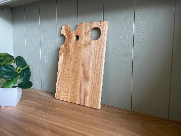 手作り木製チーズボード ＆ シャルキュトリープレート（アッシュ材 / 亜麻仁油仕上げ）の画像
