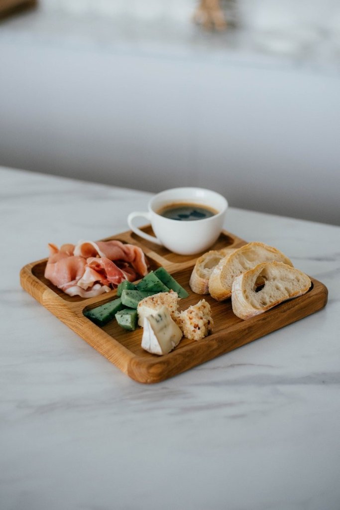 正方形の木製プレート、木製セクショナルプレート、手作りサービングプラッター、ギフト、記念日　オーク材|サトモクショップの画像