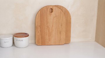 ブラックチェリーの木製カッティングボード  　シンプルなデザイン　ギフト　オイル仕上げの画像