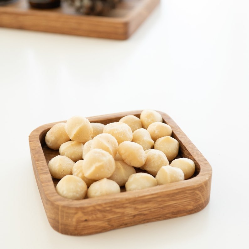 オークサービングトレイ 10 x 10 | ドリンクやスナック用のサービングボード | モダンなデザインのオフィスデスクアクセサリージュエリー用トレイの画像