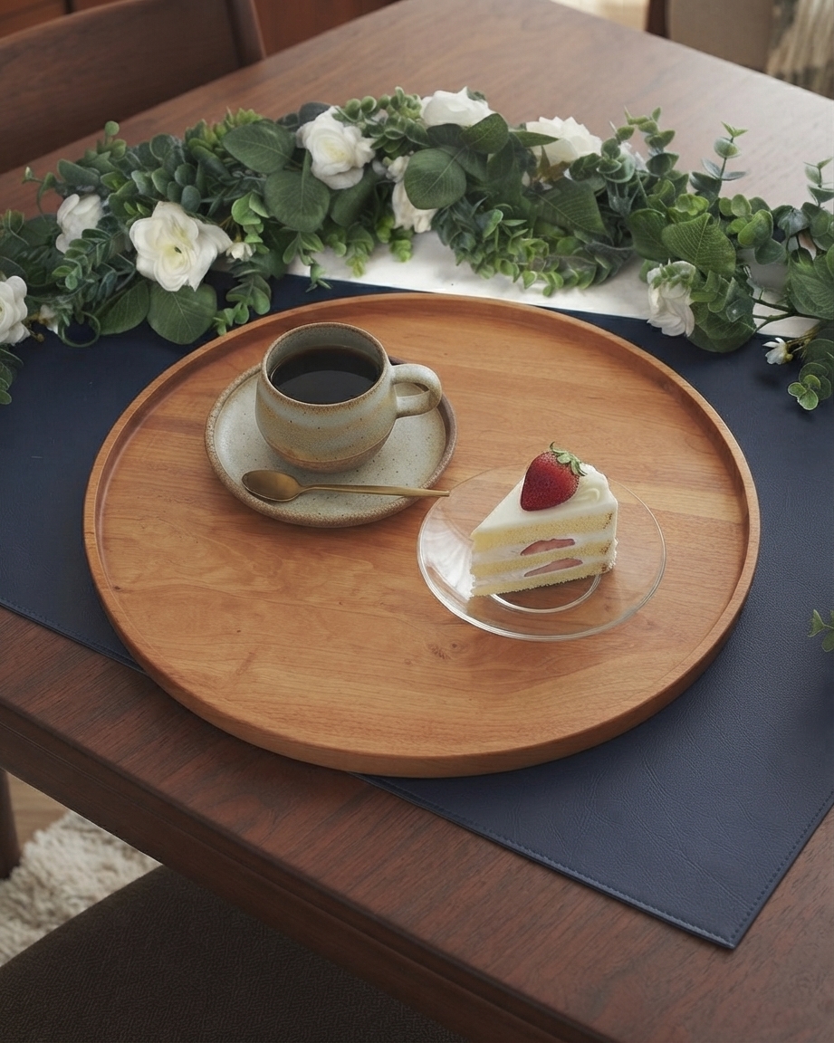 手作りのチェリー材を使用したキャッチオールボウル丸くて使いやすい トレイ　お皿にも　ブラックチェリー　天然木　お皿　オイル仕上げ　自然素材　おもてなしおしゃれなトレイの画像