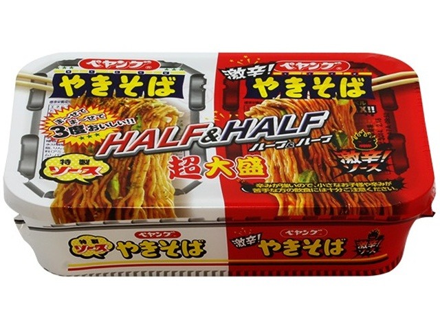 ペヤング 超大盛やきそばハーフ＆ハーフ激辛  ×24 【全国送料無料】(一部地域別途)の画像