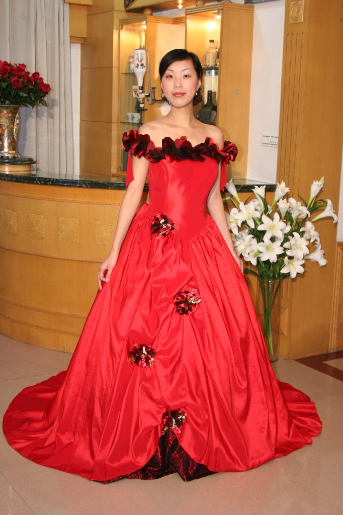 パーティードレス　オフショルダー　人気な配色　の画像