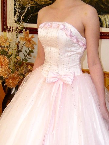 パーティードレス　ビスチェ　プリンセスライン　可愛らしいリボンのアクセント装飾とスパンコール刺繍で上品さをアップ画像