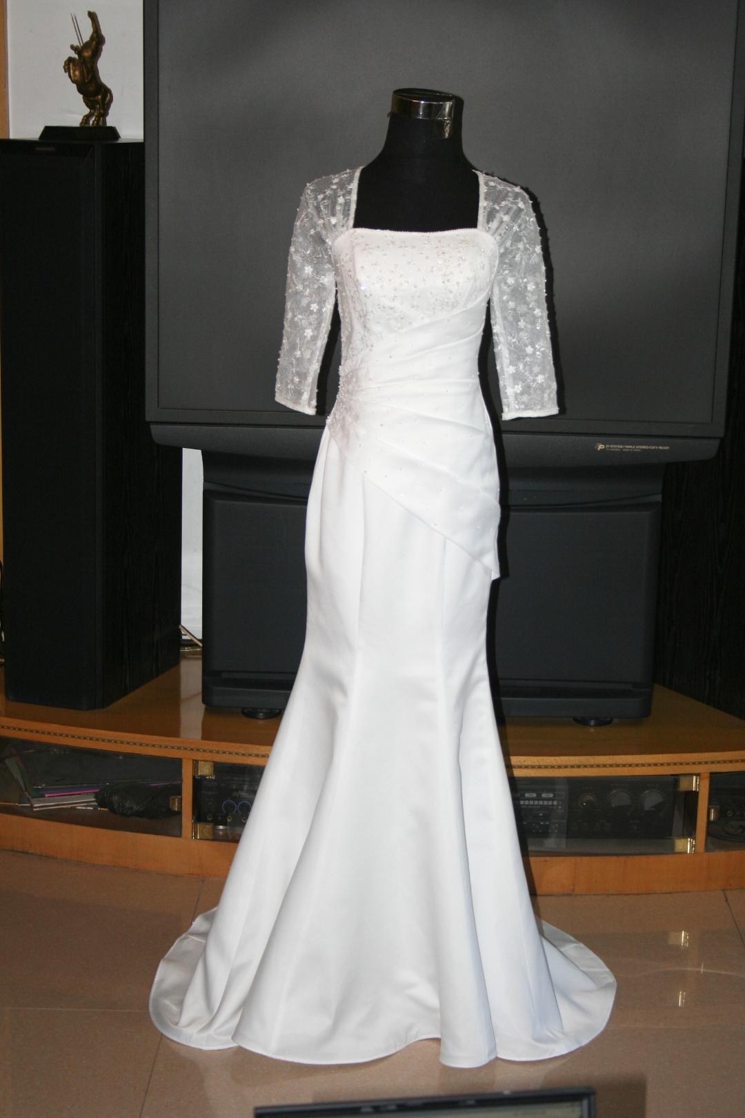 ウェディングドレス　ご分袖 マーメイド ガーデニングウエディング　チャペル挙式　写真撮影　フォトスタジオの画像
